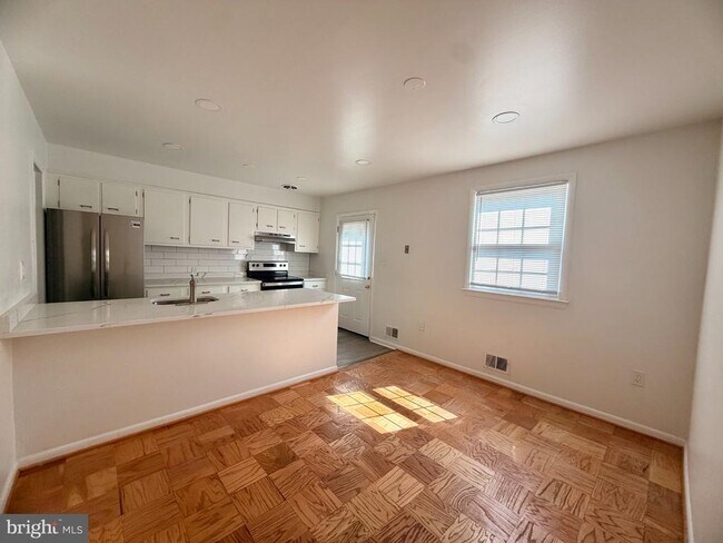 Foto del edificio - 5129 Clacton Ave