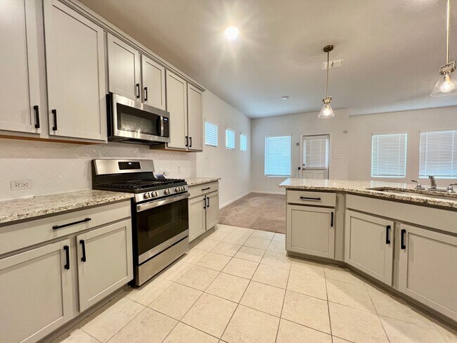 Foto del edificio - BEAUTIFUL Home w/ Office in Converse, TX!