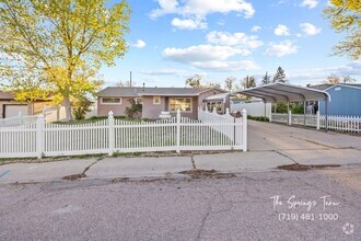 Building Photo - 252 Davie Dr