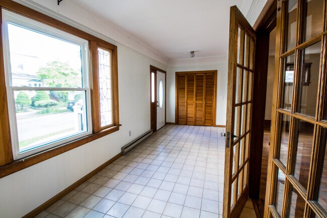 Entrada principal - 141 Dennison St