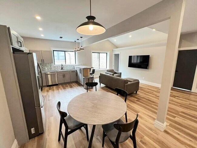 Foto del edificio - 7358 Pershing Ave