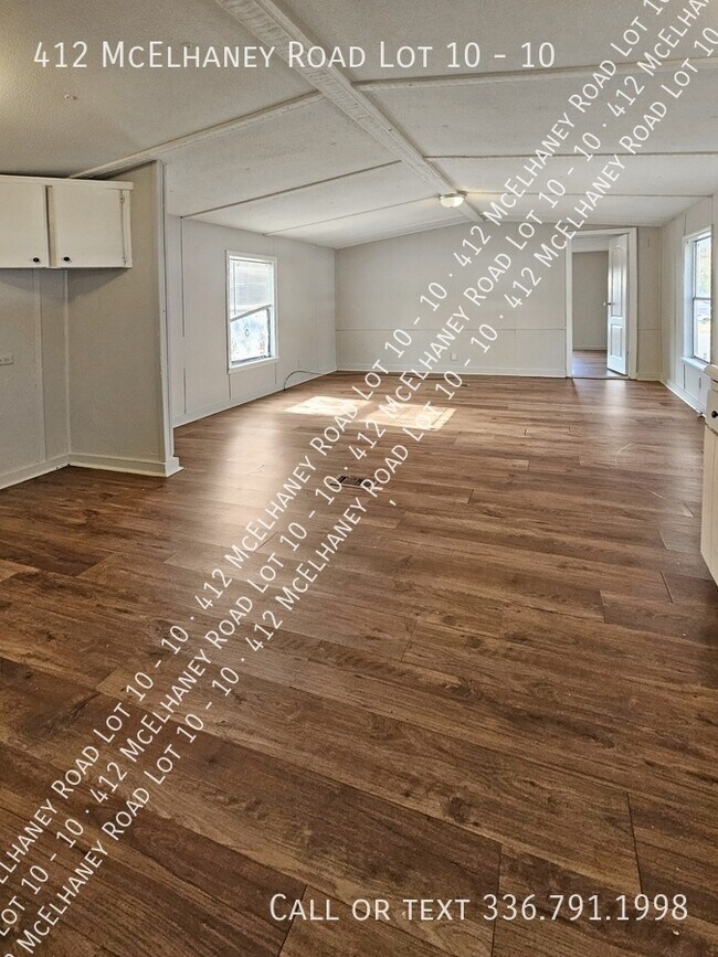 Foto del edificio - 412 McElhaney Rd