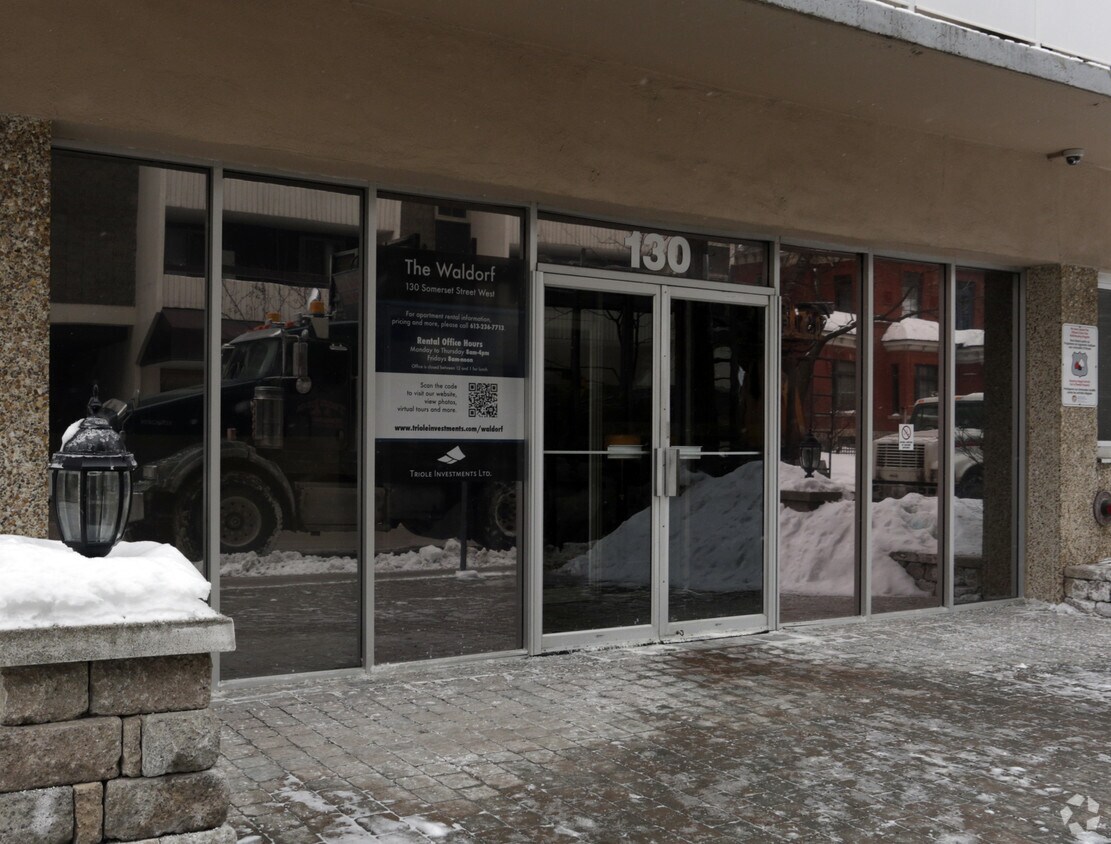 Photo du bâtiment - Waldorf Apartments