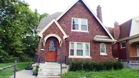 Primary Photo - 228 E 45th St