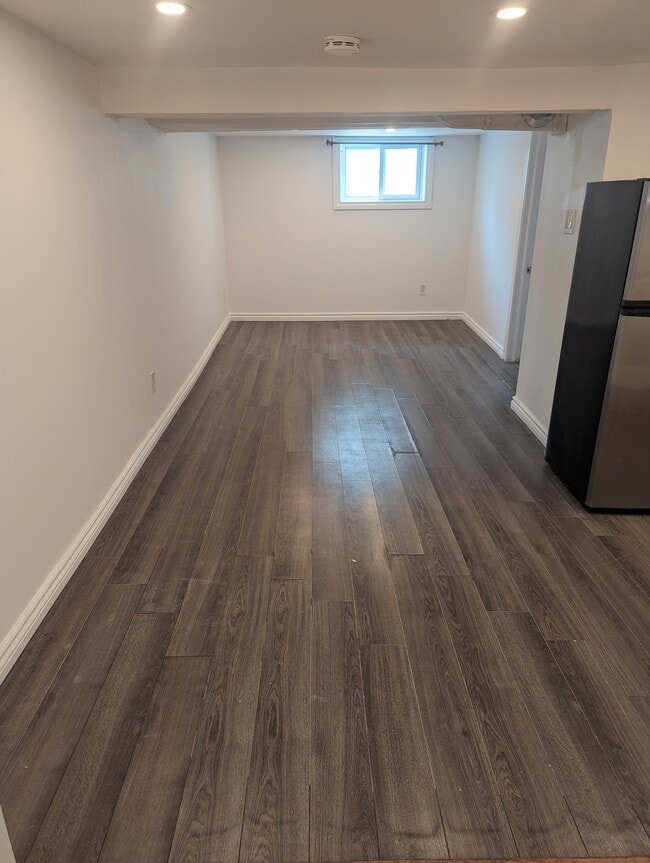 Living/Dining - 255 Wallace Av S