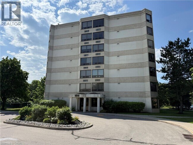 Photo du bâtiment - 688 Preston Pkwy