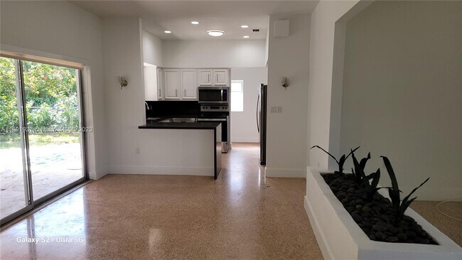 Building Photo - 702 Tibidabo Ave