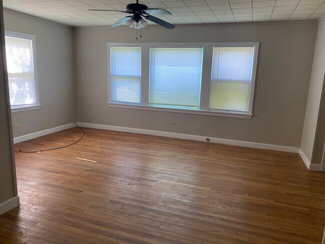 Living room - 803 Alice St