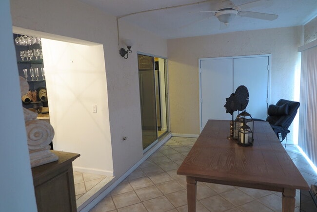 Building Photo - 6631 Via Regina