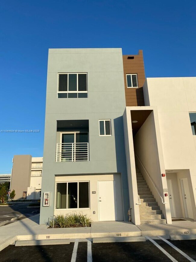 Foto del edificio - 2561 NE 193rd St
