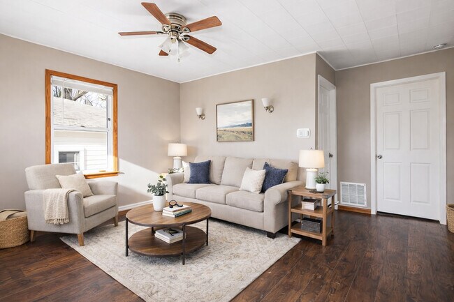 Building Photo - 480 W Grand Ave