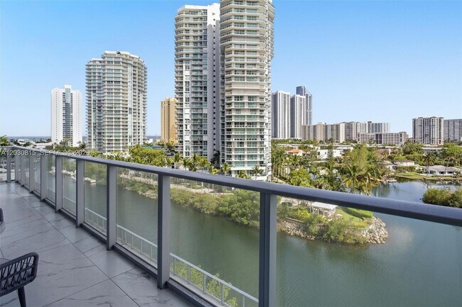 Foto del edificio - 330 Sunny Isles Blvd