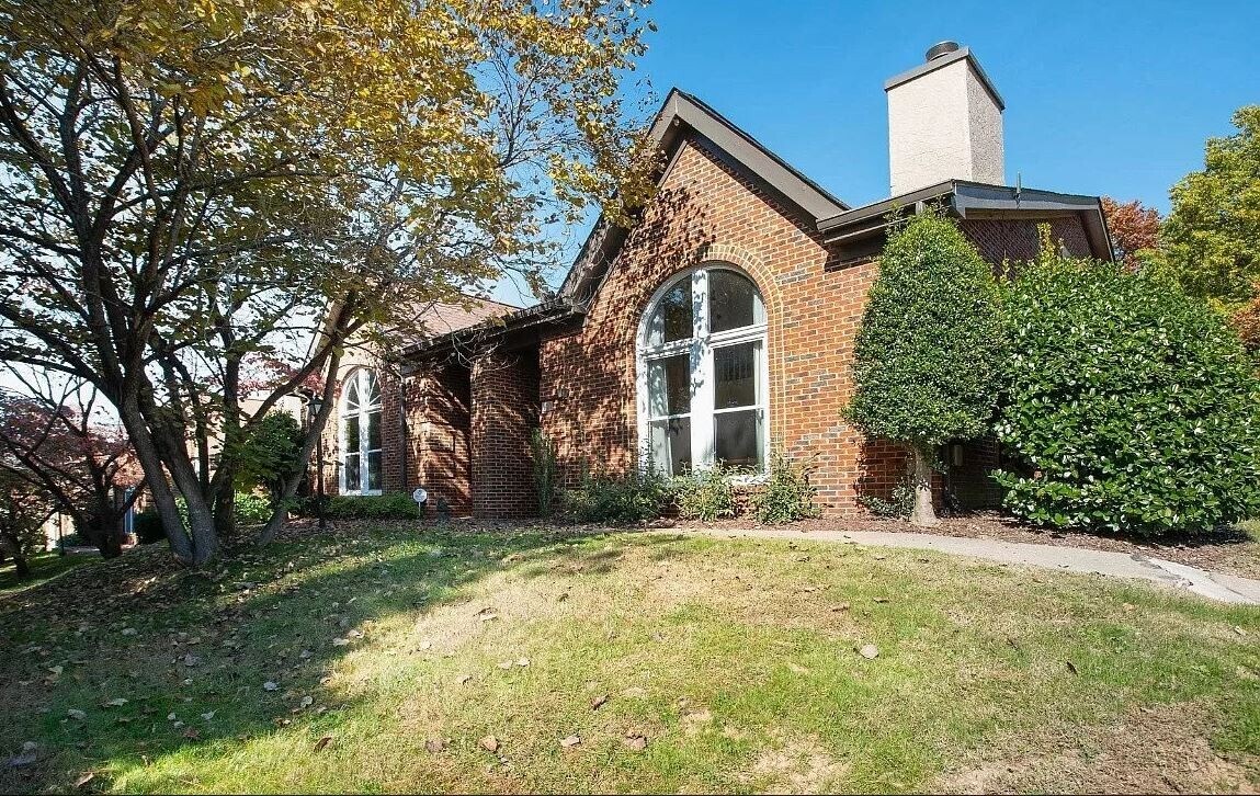 Primary Photo - 100 Highland Villa Dr