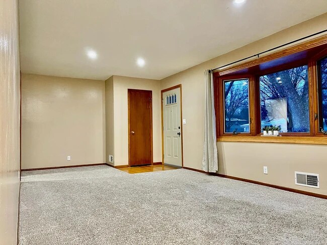 Foto del edificio - 8417 Rich Ave S