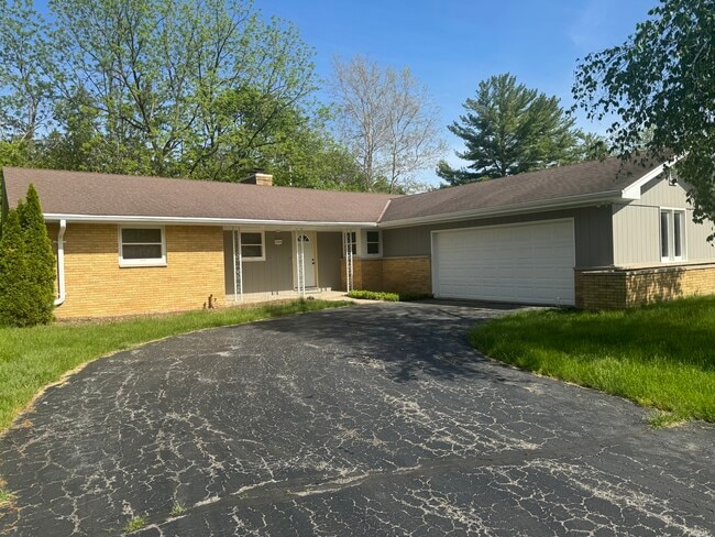 Building Photo - 5600 S Denis Ct