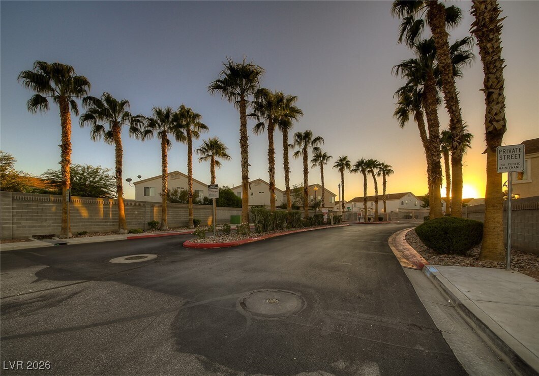 Foto del edificio - 6371 Lorne Green Ave