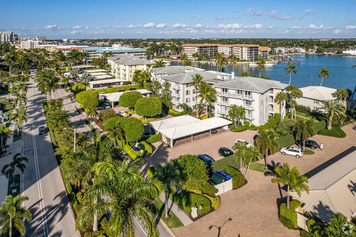 Foto aérea - Gulf Bay Apartments