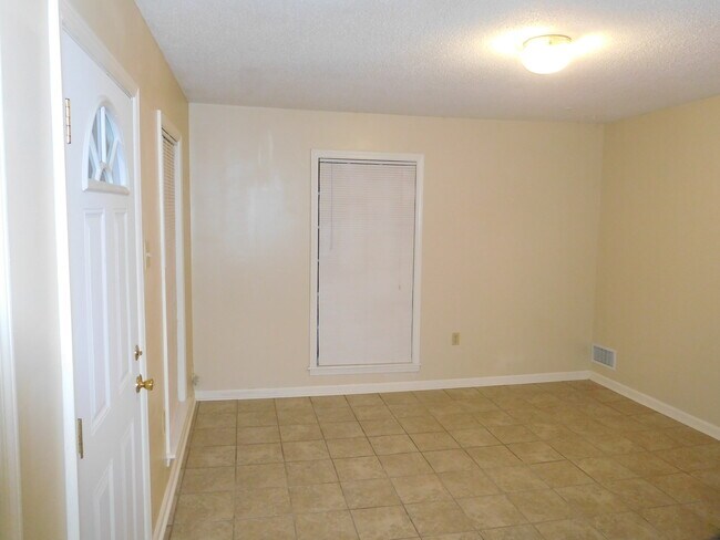 Living Room - 3413 Keystone Ave