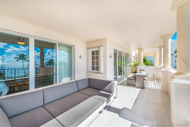 Building Photo - 19243 Fisher Island Dr