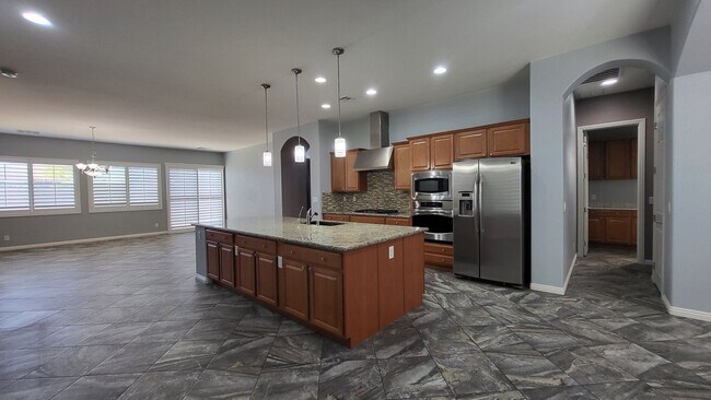 Foto del edificio - 5 bedroom, 4 bathroom home with a Casita