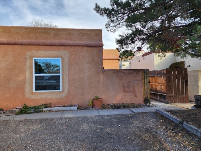 Front Access - 2804 Palo Verde Dr NE