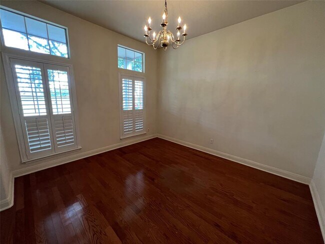 Building Photo - 6126 Hartson