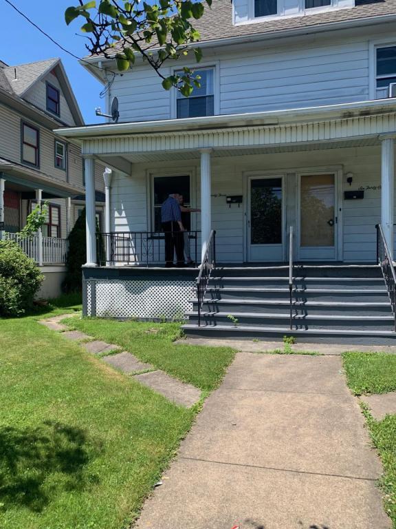 Primary Photo - 633 Carey Ave