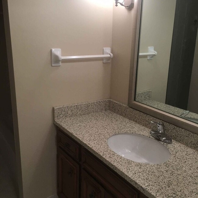 Building Photo - 5768 Stone Brook Dr