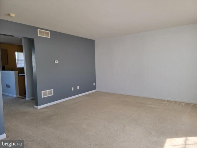 Building Photo - 407 Champs Ln