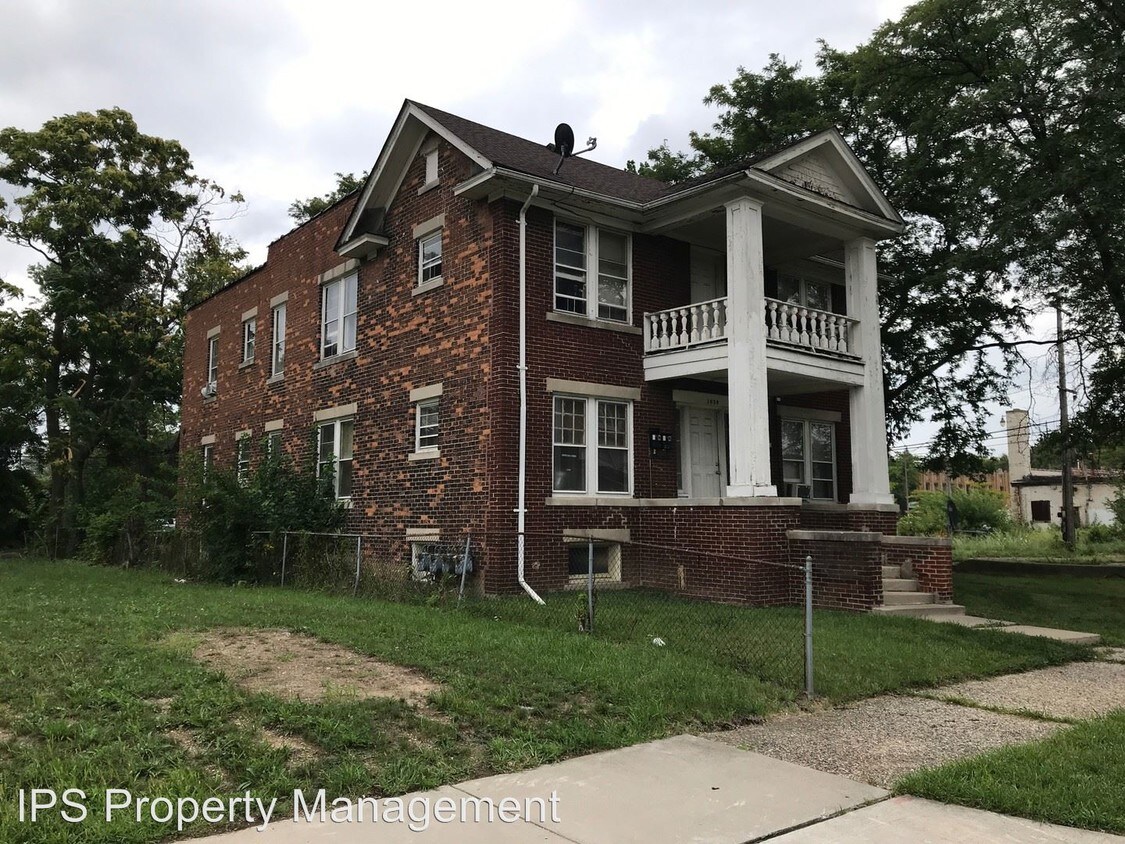 Building Photo - 1050 Lakewood St