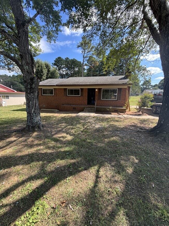 Building Photo - 3675 E Ridge Rd