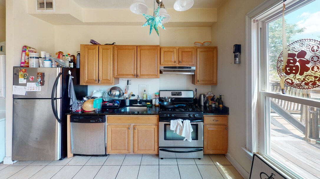 Primary Photo - 16 Reedsdale St