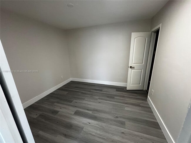 Foto del edificio - 4254 NW 201st St