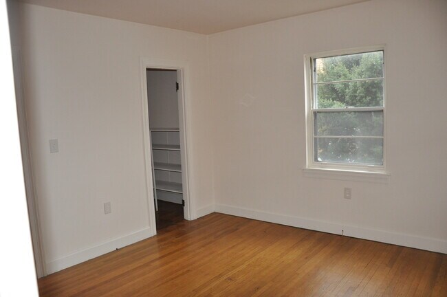 Foto del edificio - Pre-Leasing Now for the Fall Semester 2026