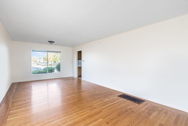 Foto del edificio - 1572 Buena Vista Ave