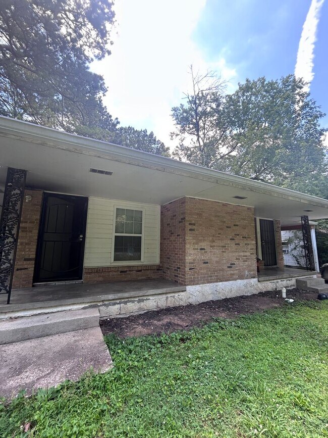 Building Photo - 1010 N Larchmont Dr