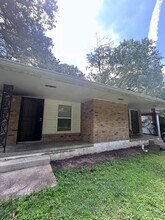 Building Photo - 1010 N Larchmont Dr
