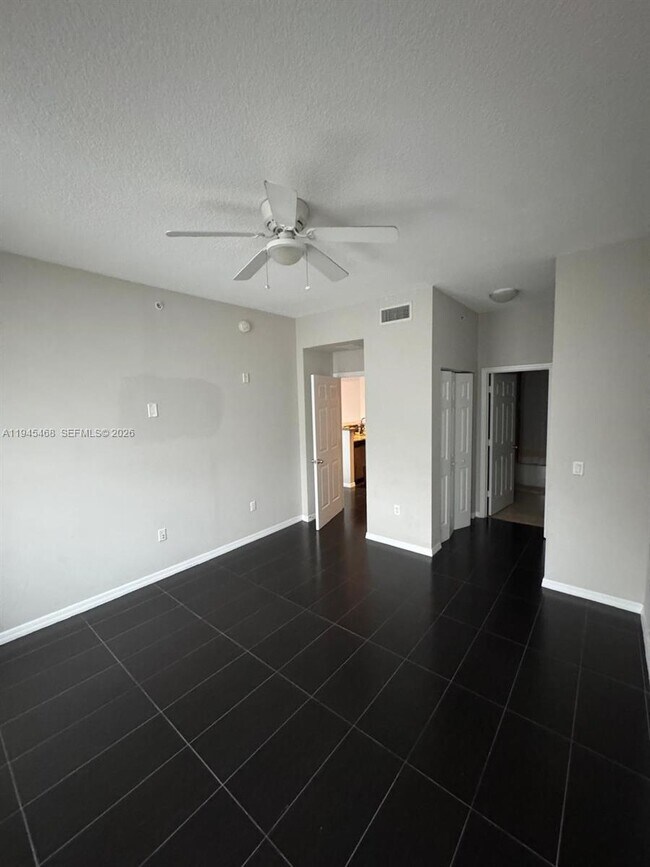 Building Photo - 2421 NE 65th St