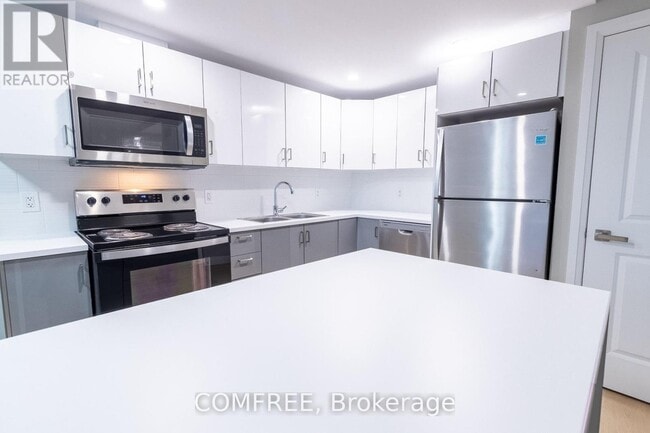 Building Photo - 155 Hagar St