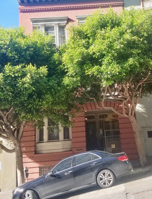 Primary Photo - 639 Mason St