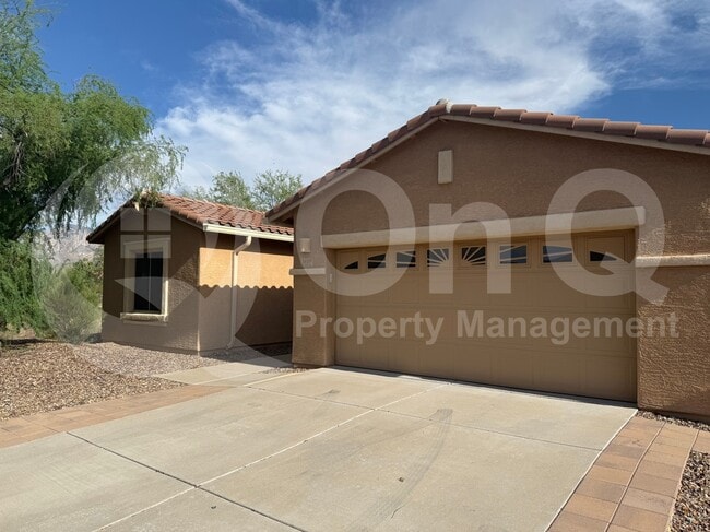 Building Photo - 1419 W Red Creek Dr