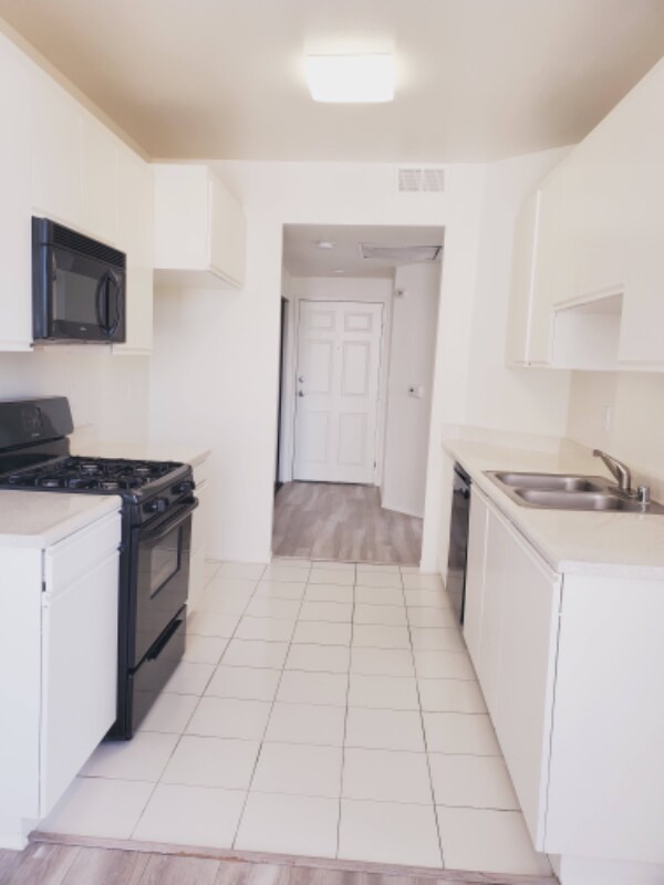 Foto del edificio - 4343 Whitsett Ave