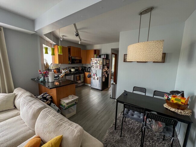 Foto del edificio - 6421 N Greenview Ave