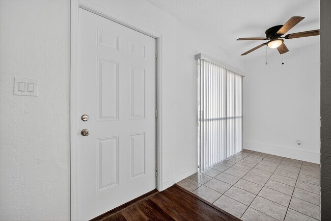 Photo - 2417 N Oleander Ave Townhome