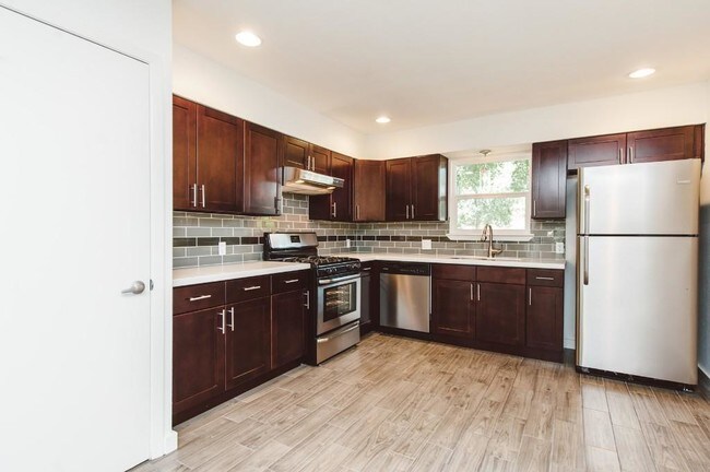 Building Photo - 713 Buckingham Pl