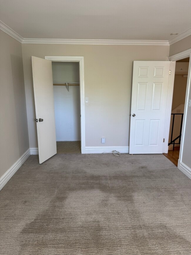 Building Photo - 304 Portland Cir