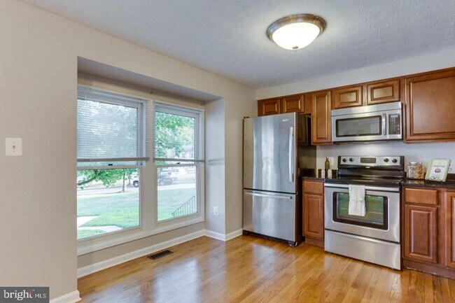 Building Photo - 3724 Bonnybridge Pl