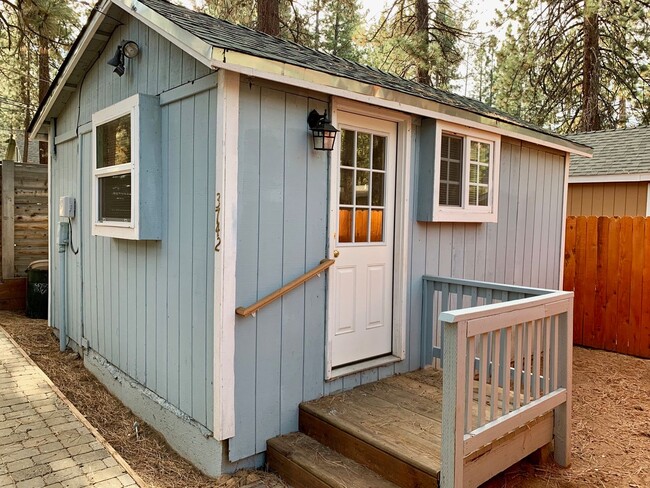 Building Photo - Sweet studio Cabin avail. April 24, 2024!!!