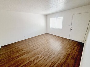 Building Photo - 3618 Lafayette Dr NE