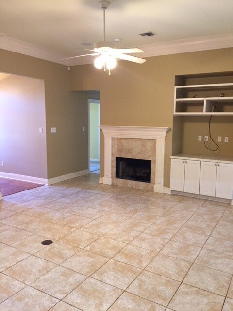 Foto del edificio - 314 N. Lake Pointe Dr.